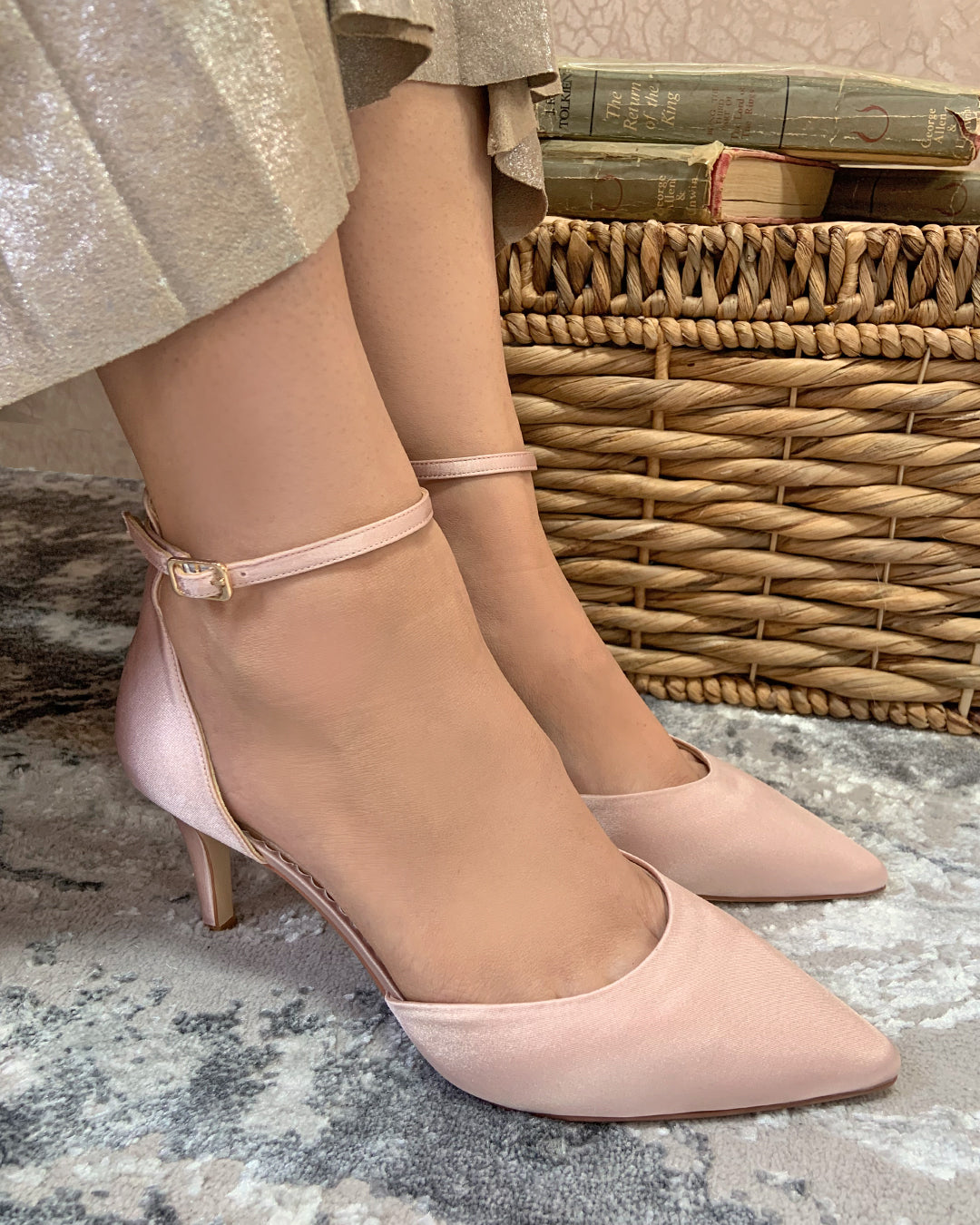 Daniella blush pink pointed courts