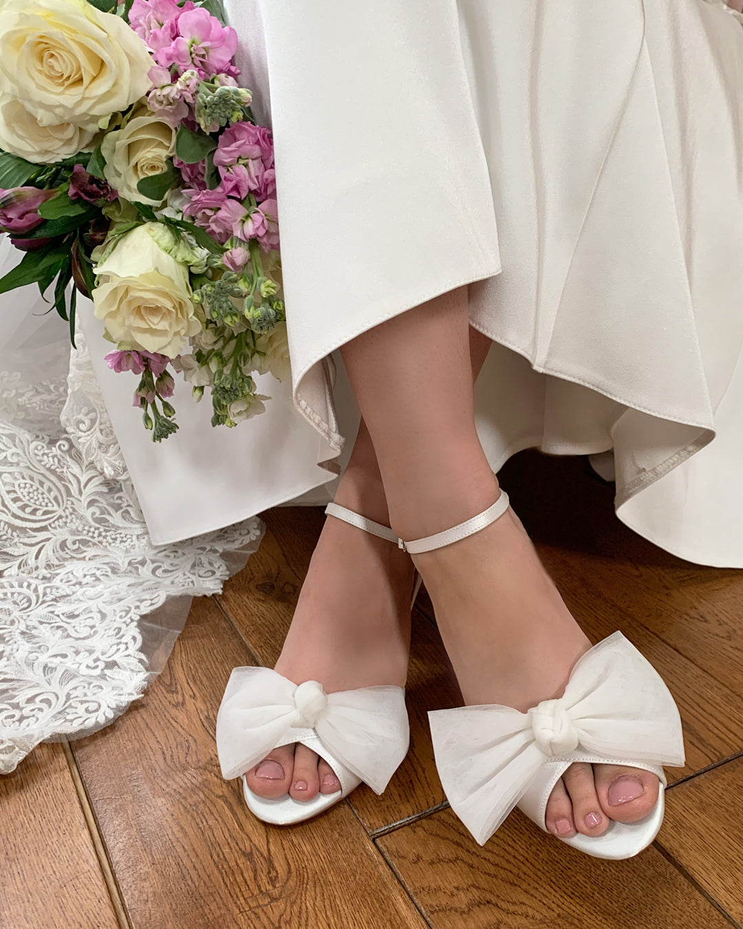 Georgia ivory sandals with detachable tulle bow