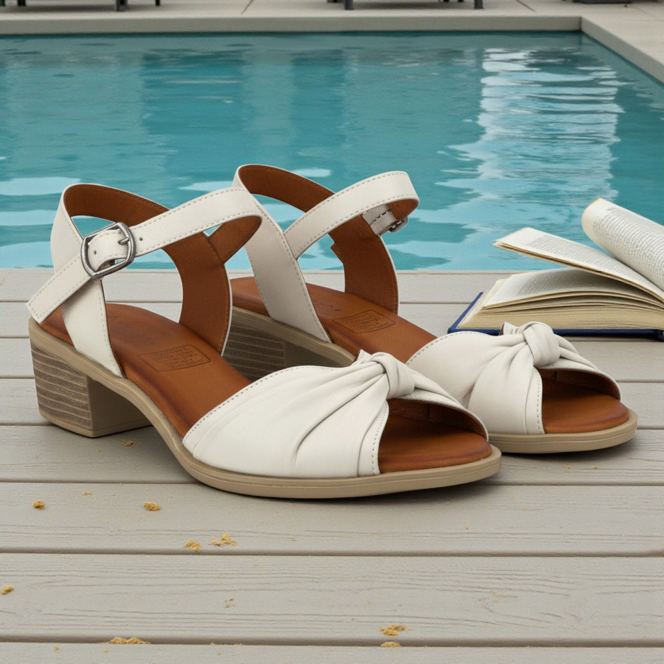 Dalia twisted off-white leather sandal with backstrap